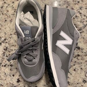 New Balance 515 Classic Gray and White Sneakers Women’s 8 brand new
